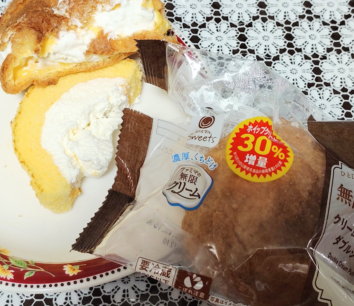 guming1206's tweet photo. #ファミマの無限クリーム
ロールケーキとシュークリームをシェアした！クリームが甘過ぎずフワフワで美味しい！
それにしてもまだTVCMにご対面出来ていない🤭💦 https://t.co/8WrbgU7bvC