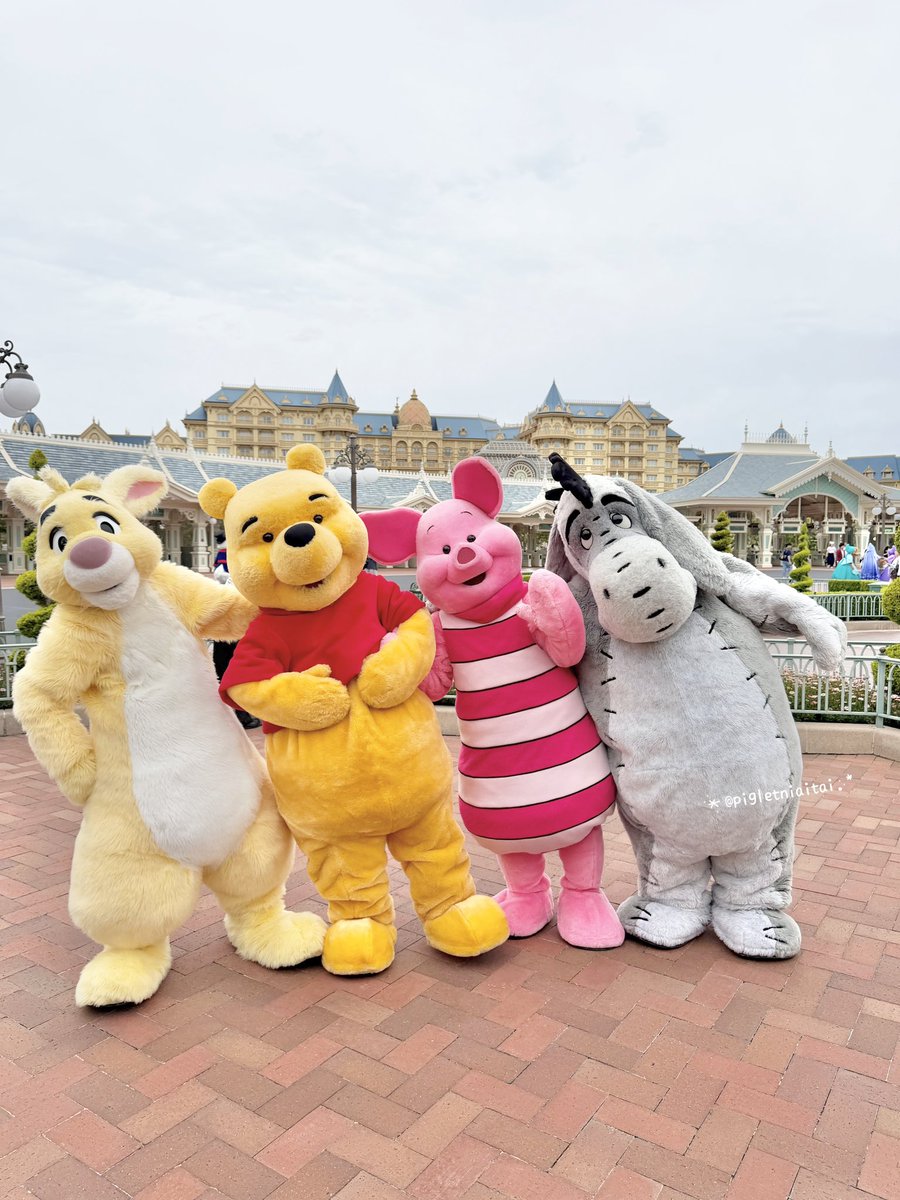 pigletniaitai's tweet photo. おめでとう！ずっと大好き！🐝🍯
#くまのプーさん原作100周年 https://t.co/Y8RG9ONnId