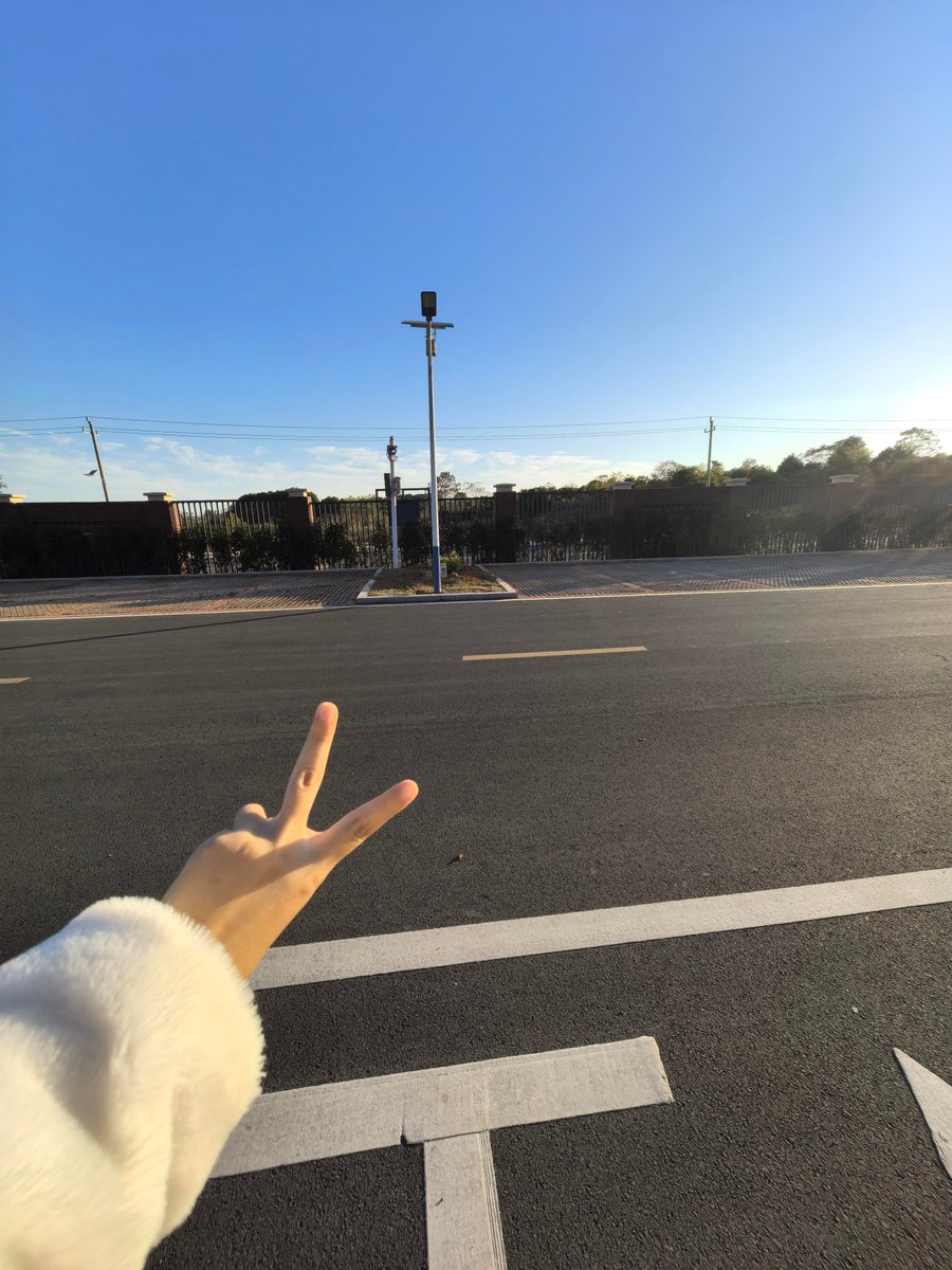 heeeezeeee111's tweet photo. [咸坪娇、今日も笑顔で頑張って！素敵な一日を]， https://t.co/9QJUJk6tfU