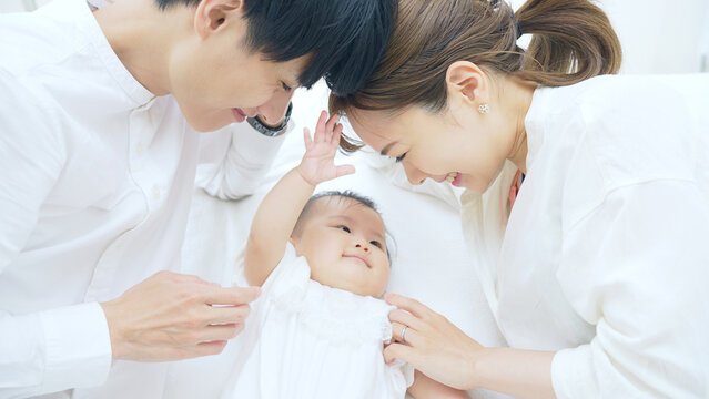 Ayau_S2's tweet photo. 👩🏻‍🍼｢この子喋りそうよ｣

👶｢お、お、｣

👩🏻‍🍼｢お母さんかしら｣

💁‍♂️｢おやじだったりしてな！｣

👶｢お、お、｣

【最悪】

👶｢女さん｣ https://t.co/PU691vo9mB