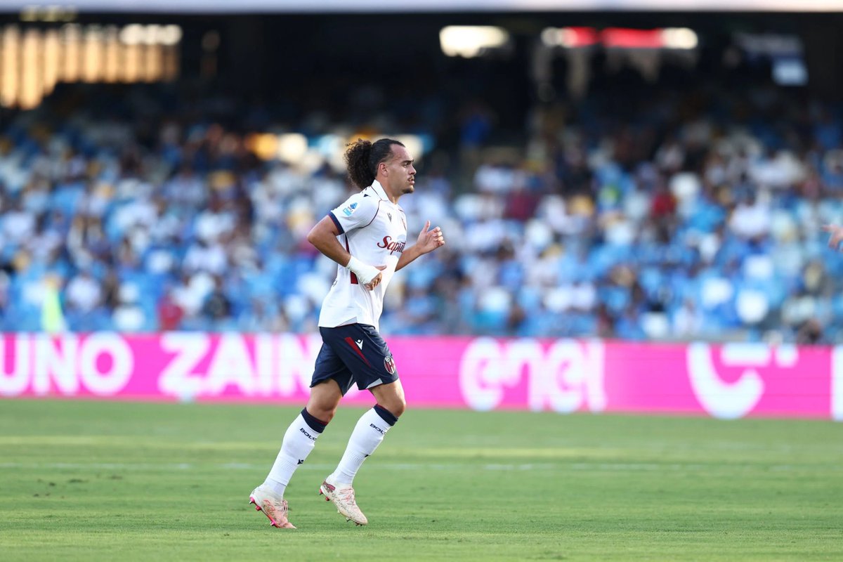 PietroCeleste01's tweet photo. 😊🇧🇪 Theate in gruppo
Oggi la squadra ha lavorato divisa in due gruppi, svolgendo attivazione e seduta tecnico-tattica, con partitelle a campo ridotto. Arthur #Theate è rientrato in gruppo, terapie per Riccardo #Orsolini.
#Bolognafc #BFCInter #allenamento https://t.co/JPoLKGhOTV
