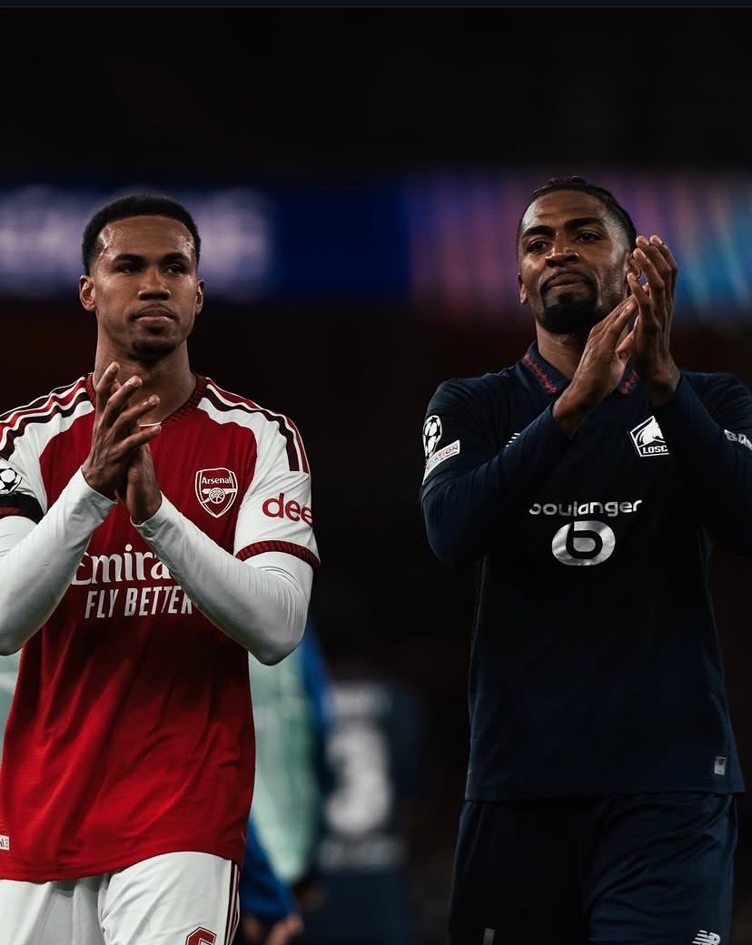 ArsenalRadar's tweet photo. Gabriel Magalhães showing LOVE to the Lille fans, his former club! 🤝🔴 #afclosc https://t.co/HSbM2KILGa