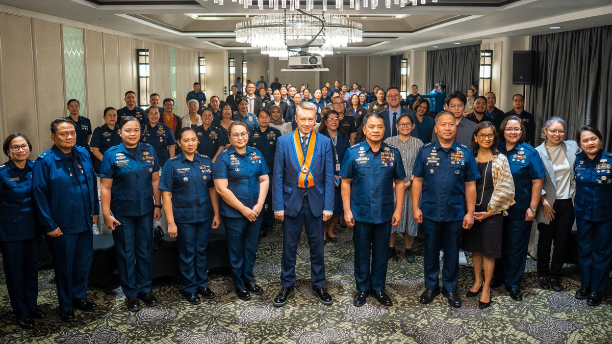 AusAmbPH's tweet photo. Maritime security takes more than capability. It requires professionalism, accountability and respect for people. 🇦🇺🤝🇵🇭

Proud to join @CoastGuardPH in launching its landmark Guidelines on Handling Sexual Exploitation, Abuse and Harassment Cases. https://t.co/A0nwf6NLYd
