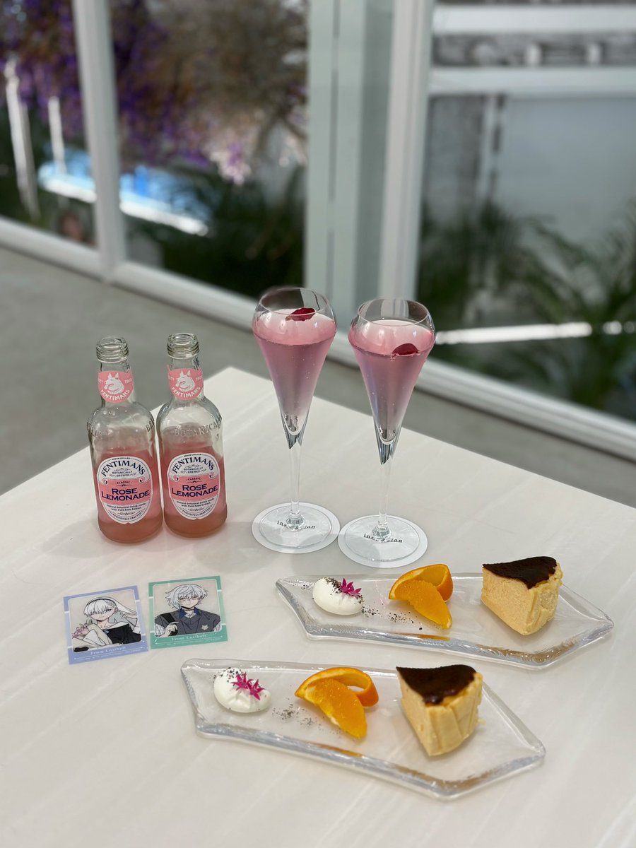 n0svs's tweet photo. FGO知らない友達といるのに呑気にカフェ活をするカスはこちら https://t.co/ZR9oIp5J24