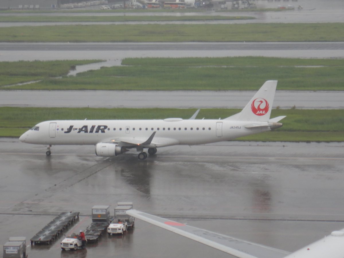mTPzKjCSID26985's tweet photo. J-AIR　E190　JA245J　2026年9月撮影
J-AIRの後継機がE190-E2!!　激アツ!!!
＃羽田空港　＃JAL　＃飛行機　＃航空写真 https://t.co/koV7AwTlad