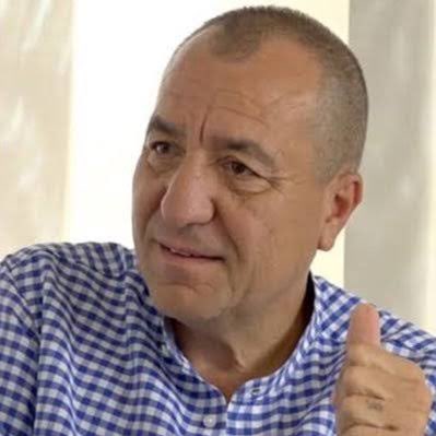 haberfilesi's tweet photo. HALK TV yazarı Mehmet Tezkan:

“Meselenin daha korkunç boyutunu söyleyeyim. 

Halk TV’ye el konulmasını Sözcü TV dışında haber kanalları vermedi. 

Sadece biri üstün körü verdi; 30 saniyede geçiştirdi…

İşte istedikleri medya bu…

Memlekette ne olup bittiğini vermeyen, pembe haberlerle halkı uyutan medya istiyorlar…

Karşı çıkanın direnenin ekranın karartıyorlar…

Başımıza gelenin kısa özeti budur….”