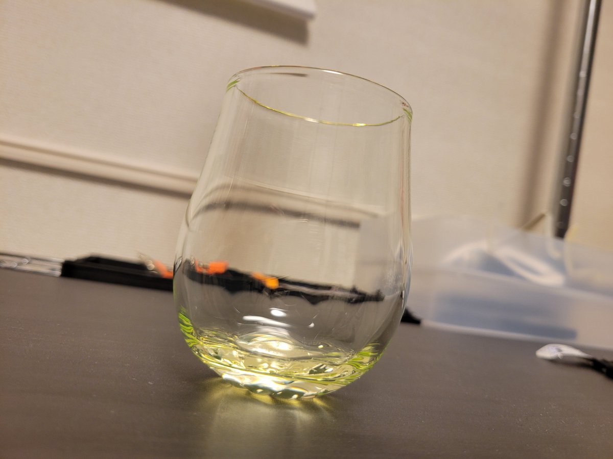 mirrram2's tweet photo. あやしげに光るコップを手に入れた。 https://t.co/8gUwJNWeuV
