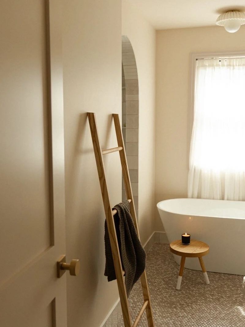 Kathaaa13's tweet photo. Photo by Home Studio List | Photo Shoot Studios on August 17, 2026. May show a towel rack, bathtub, shower, ladder, faucet, interior, and text. https://t.co/KsysbioAl9