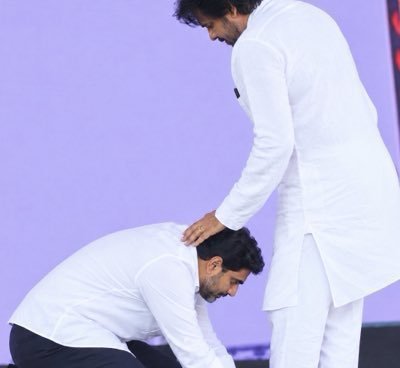 OurTeluguCinema's tweet photo. పొత్తు ఉంటే 35% 
పొత్తు లేకపోతే 100%
చంద్రబాబుకి ఇప్పటినుండి ఒక లెక్క 🤙
జనసేన పార్టీ ఒంటరిగా పోటీ చేసే దిశగా అడుగులు వేస్తున్నట్లు టాక్ 💥

కూటమి కొట్లాటలో జగన్ ఏమి లాభం పొందుతాడో కానీ ఎక్కువ నష్టం జరిగేది మాత్రం నారా లోకేష్ కే 🙄

#JaiJanasena @PawanKalyan
#APLocalElections2026 https://t.co/sgDRdf4UAR