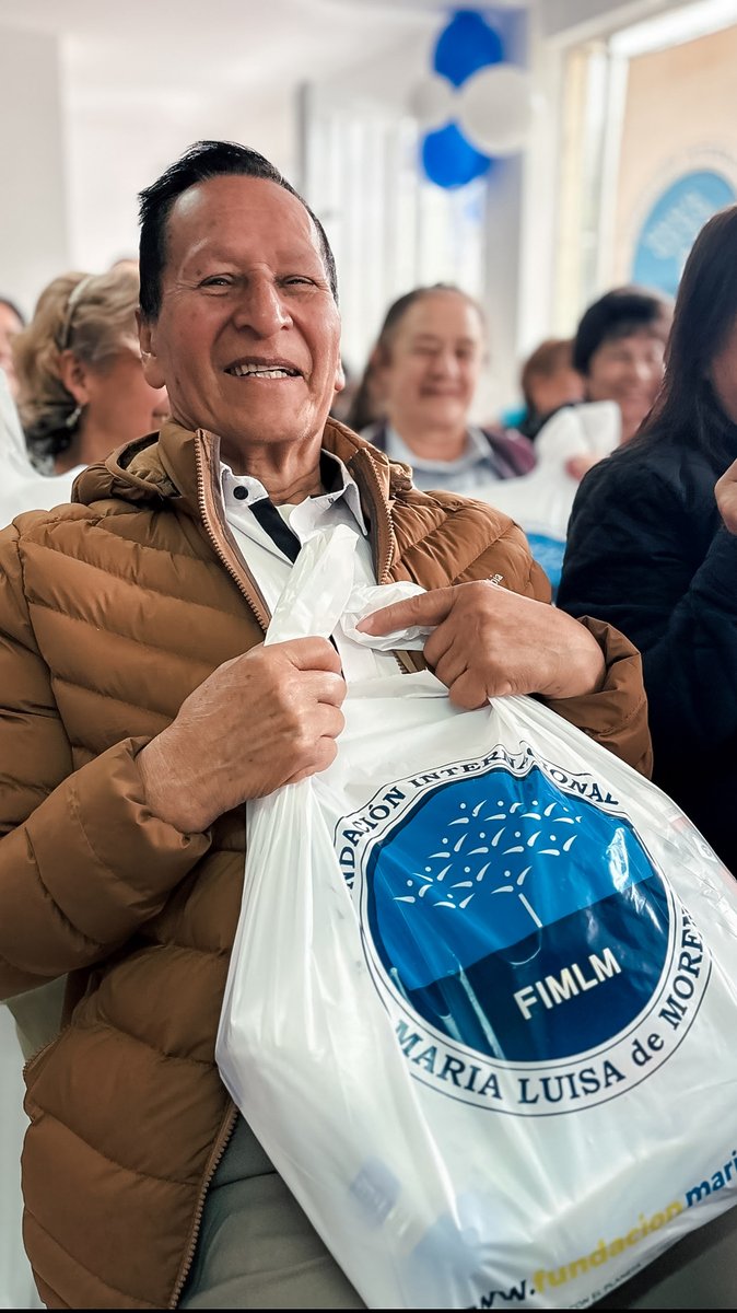 FIMLM's tweet photo. #FimlmColombia | 💙En el sector de Suba Rincón en Bogotá, personas mayores y personas con discapacidad compartieron una jornada dedicada al cuidado personal y la vida saludable.🧓🏻🌿

A través de ejercicios de estiramiento y actividades físicas, se promovieron hábitos saludables. https://t.co/SyeZzIOjea