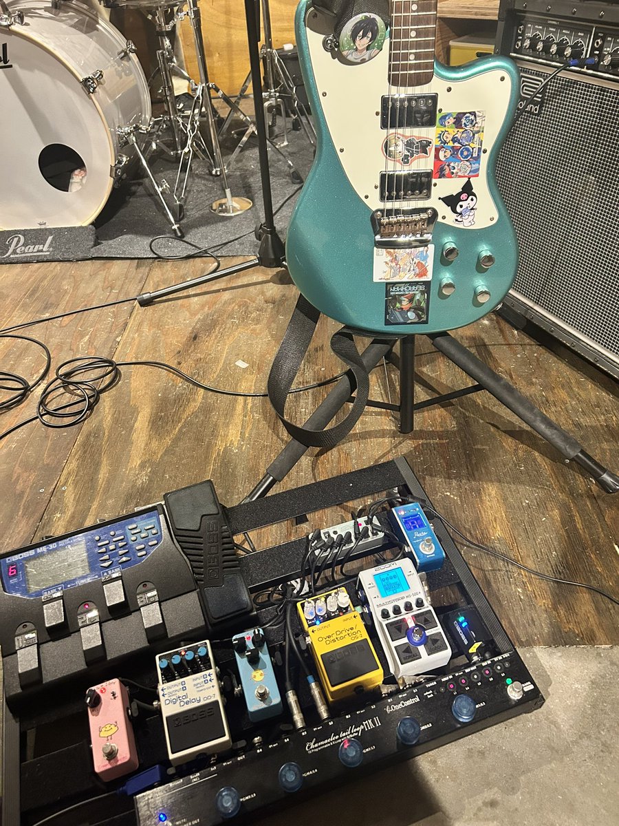 westernyouth41's tweet photo. サポートドラマーとの初めてのスタジオ。と言ってもメンバー全員他のコピバンで一緒だから馴染みのメンツではあるのだが。まあ上手い人から上手い人に交代したので心配とかはない。あとは回数重ねて安定を得るだけ。そして俺は本番からしばらくしたらまた歌詞の大多数を忘れていたのだった。 https://t.co/5w9n5hGQf3