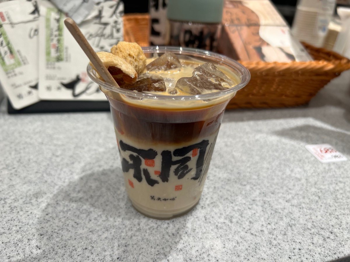 YUREDpc's tweet photo. [今日は気ままに布団に躺んで、ちょっとしたコーヒーを飲みながら汕んで、敲くのが好きな歴史本を読む休日。] https://t.co/teqNXiDazz