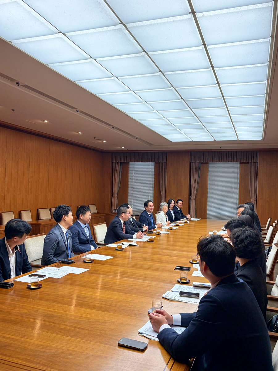 yamadamasakazu7's tweet photo. 🇯🇵🇰🇷 今日は日韓友好交流の一日！

午前中は、ソウル特別市議会議員の皆さまが大阪市会を表敬訪問され、議長・副議長、そして大阪市会日韓友好議員連盟の役員でお迎えし、和やかに意見交換を行いました。

午後は駐大阪大韓民国総領事館主催の韓日関係セミナーへ。大阪コリアタウンと多文化共生の未来について学び、懇親会では議連副会長として乾杯のご挨拶🍻

多文化共生の取り組みを、生野から大阪、そして全国へ！

#日韓友好 #多文化共生 #生野区 #大阪市会