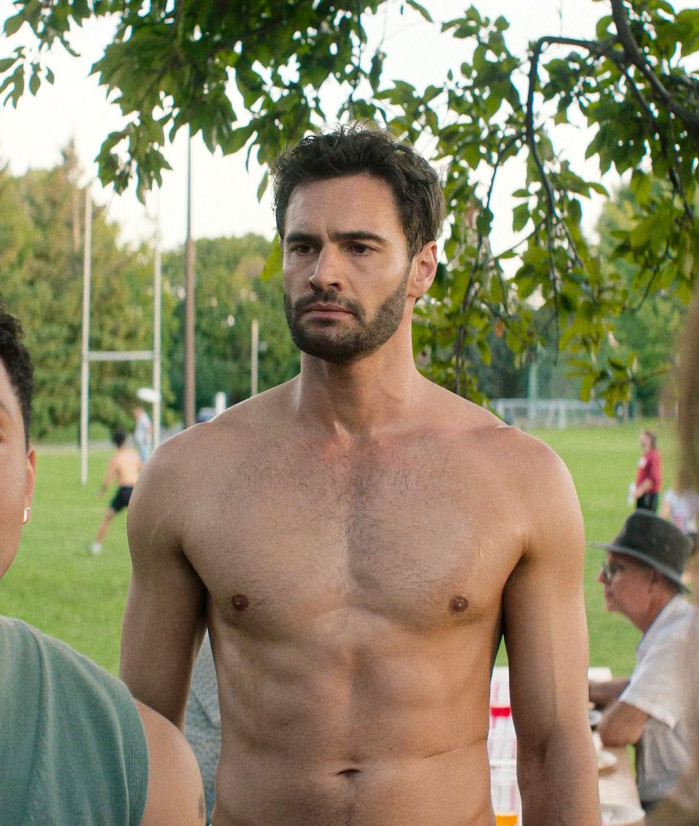 LipaCarlsen's tweet photo. Adam Carlsen looked so yummy in this part of the movie ( the veins🧎🏻‍♀️)🫦 https://t.co/kyUSgeCMsM