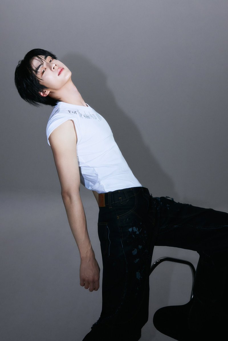 mynameisd___'s tweet photo. 와ㅈㄴ잘생김미쳣네ㅔ https://t.co/3hoLK12Ujm