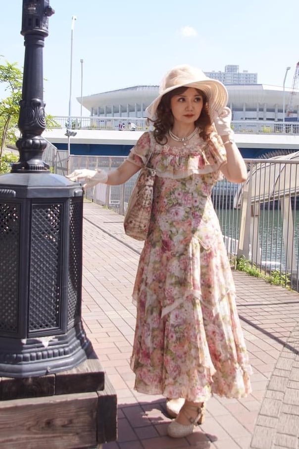 sachimiriho's tweet photo. 私じゃ参考にならんと思いますが好きな服着て生きてる中高年です🥰
歳とるほどに着たい服増えて楽しいし、何を着ても文句言う人はいるけど、年齢を気にしても「年相応の格好してて偉い」なんて褒めてくれる人いないから、好きな格好してて良いと思いますわ💕 https://t.co/xQcTsEIZaD