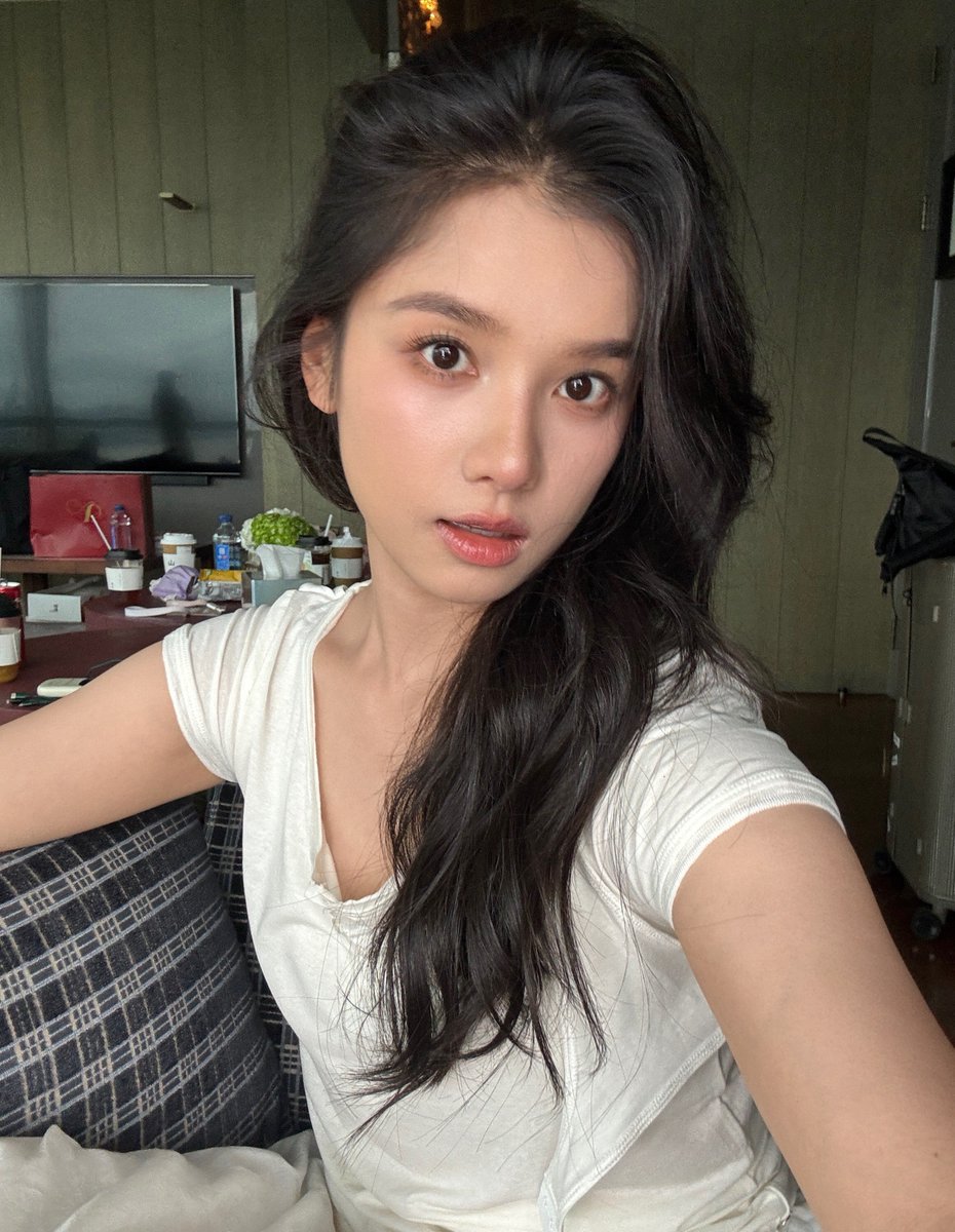 fIoracore's tweet photo. 📍 THE BASWARA SUITES, A-0806
📆 14 OCTOBER 2026, 20:13

Flora’s core in four snippets: glammed up for work, flowers on the go, exercise after hours, and coffee to call it a day. God bless the apartment gym because girly is NOT fighting Jakarta traffic for leg day. https://t.co/ZPhwdTWsfd