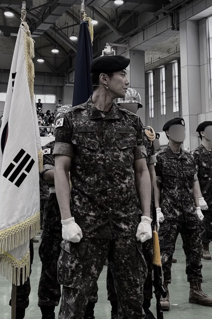 stuckonana's tweet photo. เข้ากรมเหมือนกัน แต่ https://t.co/01jQC532Kp