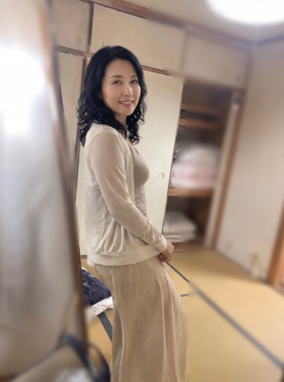 ONEDIRE04841944's tweet photo. 男性のみなさんに質問です            
こんな59歳と一緒にお風呂入れますか？              

①無理       
②いける https://t.co/BfE4BscPlB