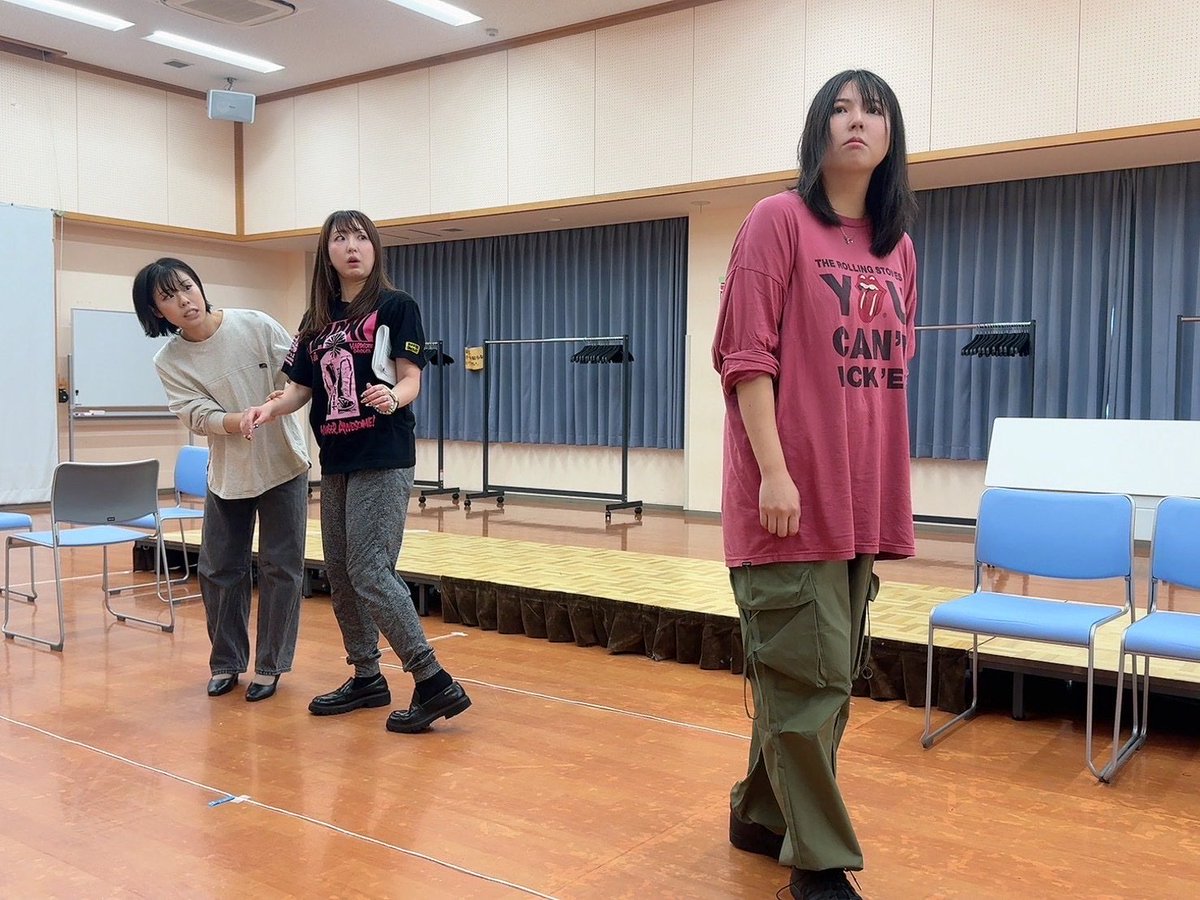 shiko_part2's tweet photo. #シアワセサンカ2 
密にシーンを詰めました。

なんのシーンでしょうね。。。

さぁ、初日も残りわずかの残席です！！！
待ってます！！
🎫 https://t.co/ujKtfpnzZs https://t.co/M2Djs43p7j