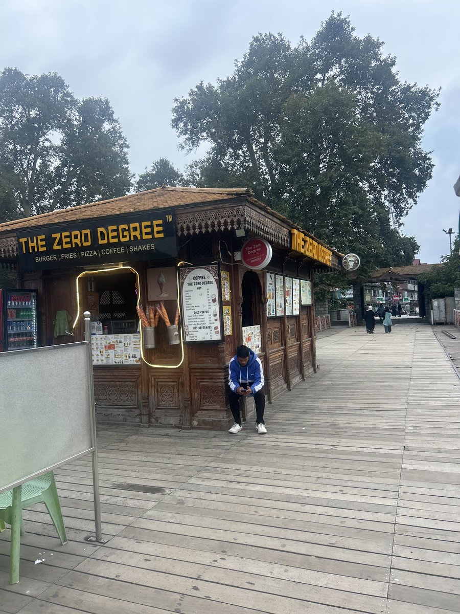 fadingchinar's tweet photo. Why are our walking spaces being occupied by these restaurants which have no space of their own, Zero Bridge has been converted into a tiny gully now. 
@SMC_Srinagar @SMC_24x7 @basharatias_dr https://t.co/mzW7lW2EiR