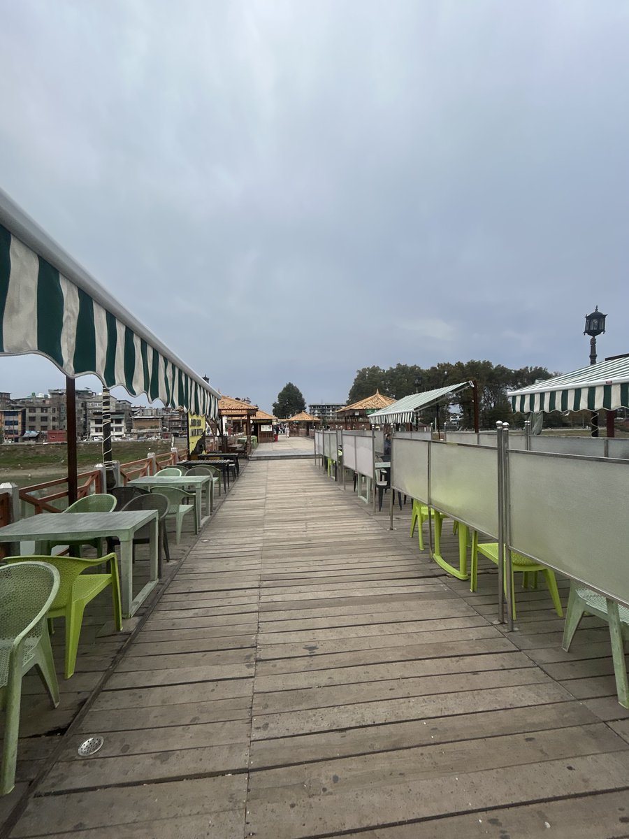 fadingchinar's tweet photo. Why are our walking spaces being occupied by these restaurants which have no space of their own, Zero Bridge has been converted into a tiny gully now. 
@SMC_Srinagar @SMC_24x7 @basharatias_dr https://t.co/mzW7lW2EiR