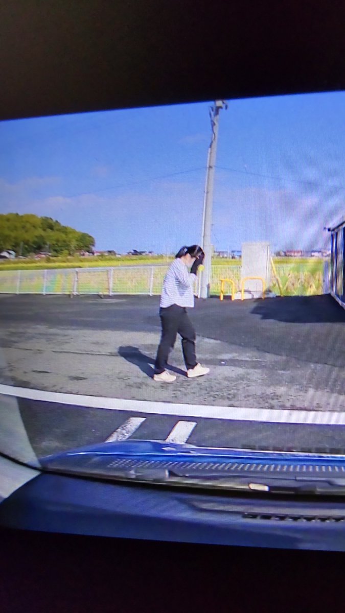 hokutomimami's tweet photo. 何故顔を隠すのかという事。私がXにポストしてるのを知ってるから。散々加担者は私にスマホ向けて盗撮しておきながらも私がドラレコ映像をポストされたり個人の特定をされたら困るからだ。やましい事をしてるから。そして私の事を知ってるという証拠でもあります。何故知ってるのか❓という事です。 https://t.co/rTDsU15How