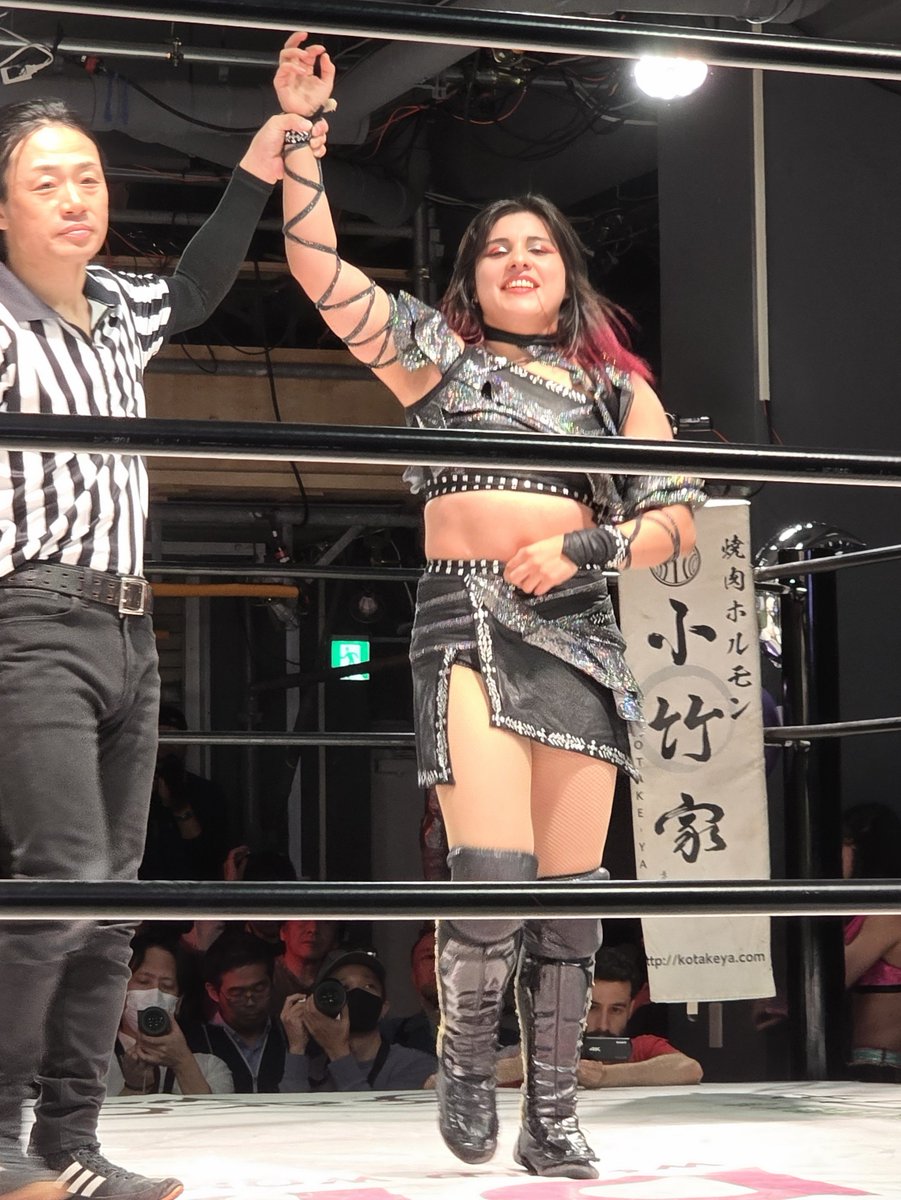 furusawa_m's tweet photo. 2．３ＷＡＹマッチ
　◯ＡＫＡＲＩ（6分7秒　三回転ラ・マヒストラル）✕咲蘭
※もう一人は美蘭

 #prowrestling https://t.co/UPnr5043cG