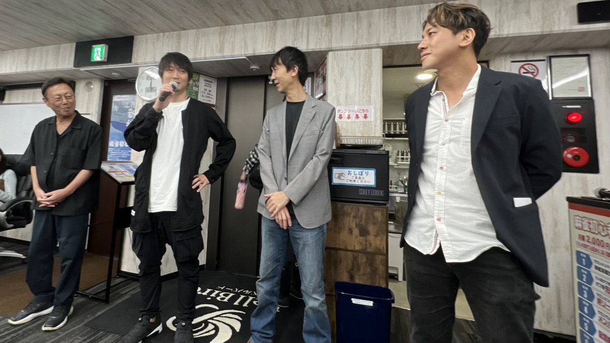 ryocosta's tweet photo. 改めて今日ご参加頂きました皆様、
ゲストの方々、
ベルバードの方々、
どうもありがとうございました！

昭和・平成・令和という時代を切り取ると各年代ごとに最も多くG1の麻雀タイトルを獲った方は、昭和だと最高位戦���飯田正人プロで平成だと前原雄大プロで、令和だと寿人プロや魚谷プロなどになります。多井さんが全ての年代で2位を続け、通算で1位です。

近藤さんのもう一つの異名である「大魔神の系譜」の大魔神とは飯田正人プロのことで、最高位を10回獲られた方です。それを受け継がれた近藤さん、前原さんの思いを受け継いだ寿人さん・滝沢さんをゲストに堂岐プロゲストの大会を開けて良かったです。

飯田正人プロと前原雄大プロのお二方が初めて最高位と鳳凰位を獲られたのは、ちょうど今の堂岐プロと同じ40歳の時です。
だから堂岐プロもこれからです。

そして滝沢プロ、今日同じくゲストだった近藤プロが最高位を初めて獲られたのは今の滝沢プロよりも歳をとってからでした。

前原プロの第二の全盛期は一度降級してからです。前原プロ��今おられたら寿人プロに成長する機会ときっと話すと思います。

最後に近藤プロ、四回も最高位を獲られておられるのに申し上げることでもないのですが、もう一回最高位を獲られる所を見たいです。

皆様、やっぱりこれからなんです。
私も自分の仕事でそう言い聞かせて働きたいと思います。

最後に改めまして、ご参加の方々・ゲストの方々・ベルバードの方々に感謝を申し上げます！