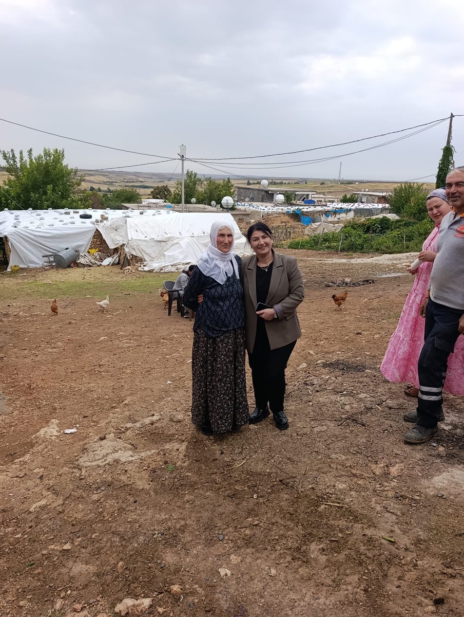 kocakoybel's tweet photo. Hevseroka me Roza Altındağ û endamên me yên encûmenê li cihê kar xebatên materyalê bin bingehê kontrol kirin û derbarê pêvajoyê de agahî wergirtin. Em berdewam in li şopandina xebatên xwe yên li qadê da ku xizmeta gelê xwe bikin. https://t.co/5s0275ZQ8h