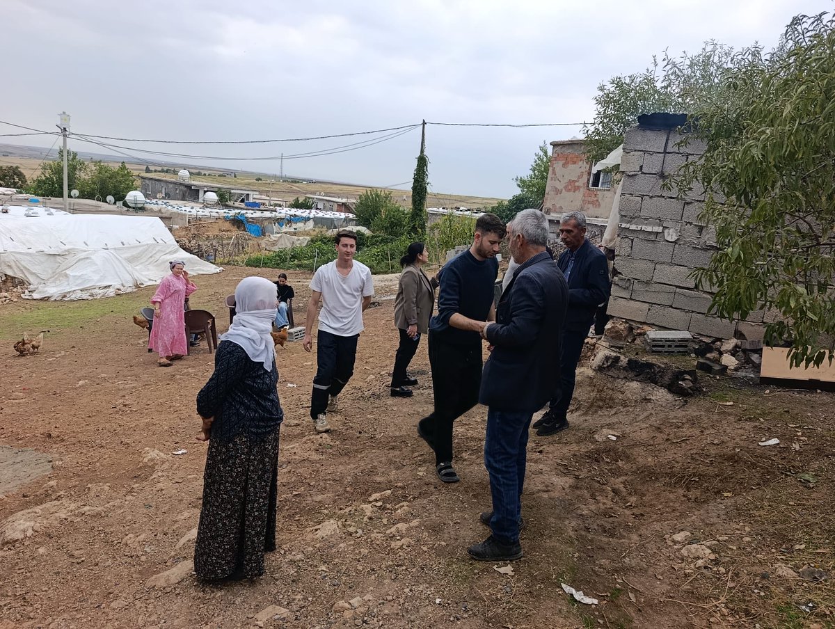 kocakoybel's tweet photo. Hevseroka me Roza Altındağ û endamên me yên encûmenê li cihê kar xebatên materyalê bin bingehê kontrol kirin û derbarê pêvajoyê de agahî wergirtin. Em berdewam in li şopandina xebatên xwe yên li qadê da ku xizmeta gelê xwe bikin. https://t.co/5s0275ZQ8h