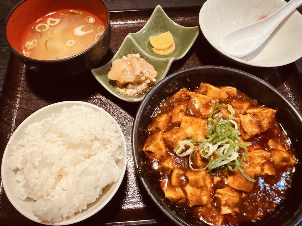 hisarainbow's tweet photo. 現場完了後のランチは、「博多一番どり居酒食屋あらい厳原店」で麻婆豆腐定食。
#麻婆豆腐 #対馬市 https://t.co/20K6zLsCOi