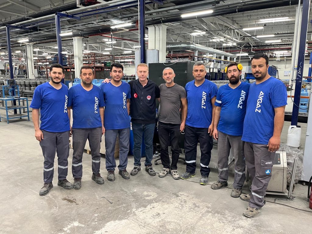 muratcevrioglu's tweet photo. Şubemize bağlı Osmaniye Aygaz işletmesinde çalışan arkadaşlarımızı Liderimiz Genel Başkanımız Sayın Uysal Altundağ beyin selamlarını ileterek tezgahları başında ziyaret ettim arkadaşlarımıza kazasız belasız hayırlı işler dilerim 
#İşteBaşkanİşteSendika
#İyikiVarsınTürkMetal
#İskenderun1NoluŞube
