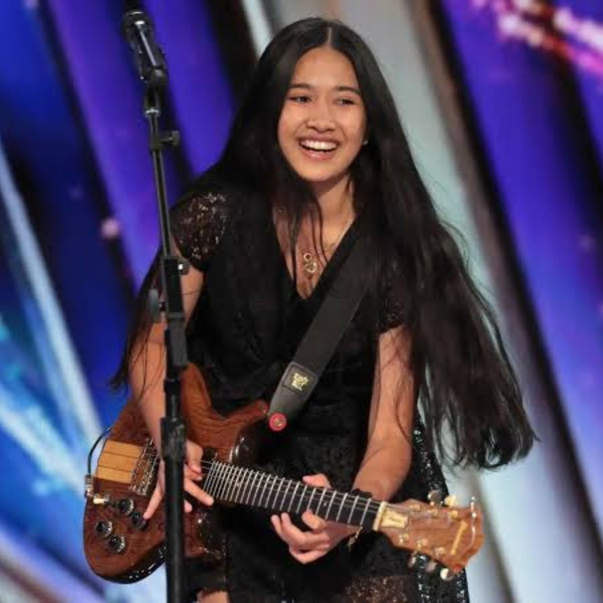 aboutbaemon07's tweet photo. 🎸 Rock artist Nene Royal, who recently became the first Thai winner on Season 21 of America's Got Talent, named #CHIQUITA and #PHARITA alongside LISA as the Thai idols she looks up to who are thriving on the global stage! ✨ https://t.co/t0Zittr5rL