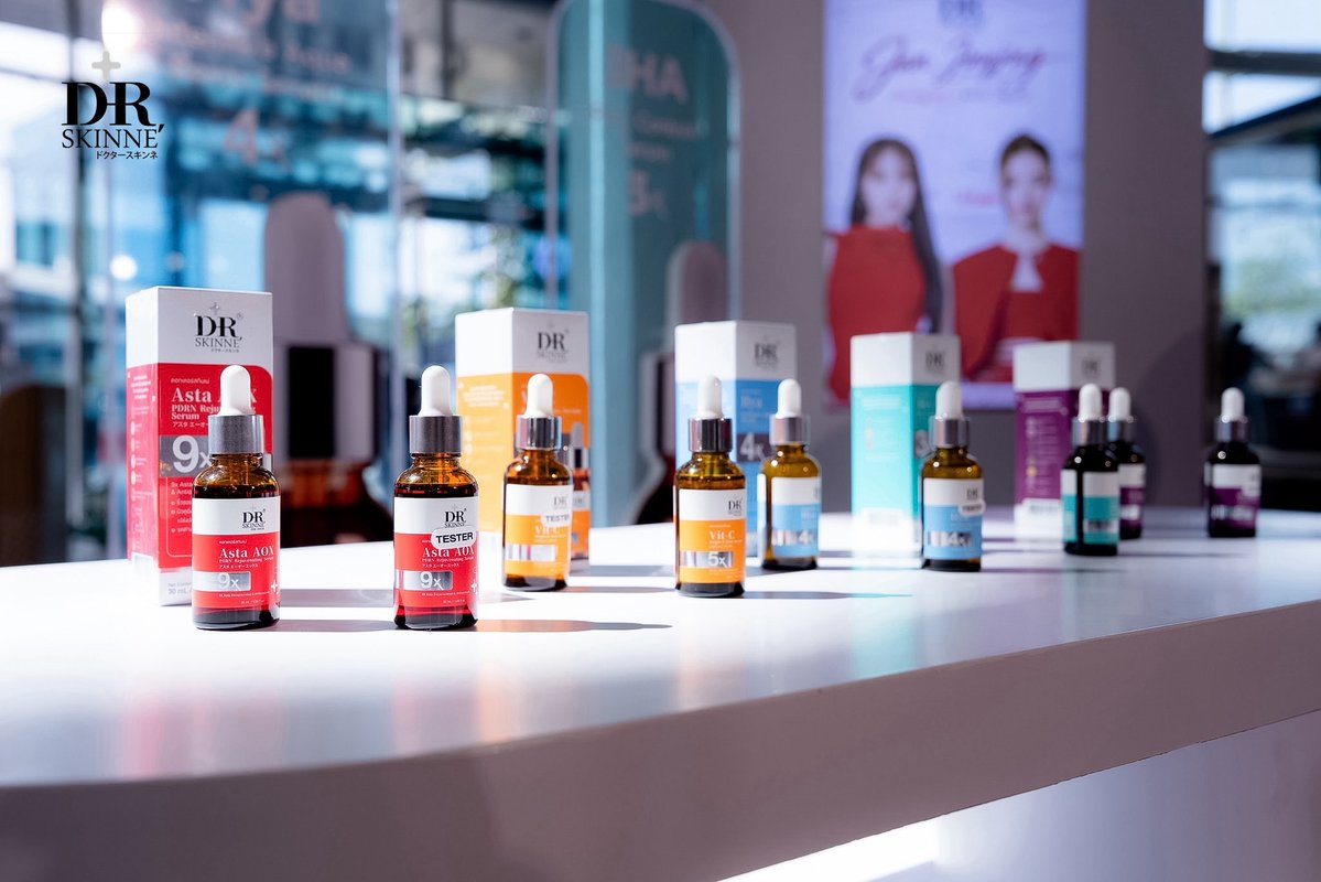 drskinneth's tweet photo. ภาพความประทับใจจากงาน Dr. Skinne' x Jan Jingjing กับแคมเปญ Glowing Skin Better Together ที่ Central Westgate ✨ 

ขอบคุณทุกเสียงกรี๊ดและพลังสนับสนุนที่มาร่วมสร้างความทรงจำดีๆ ไปด้วยกันครับ ❤️ 

#JanJingJingXDrSkinne #DrSkinne #GlowingSkinBetterTogether https://t.co/1a7phHMU31