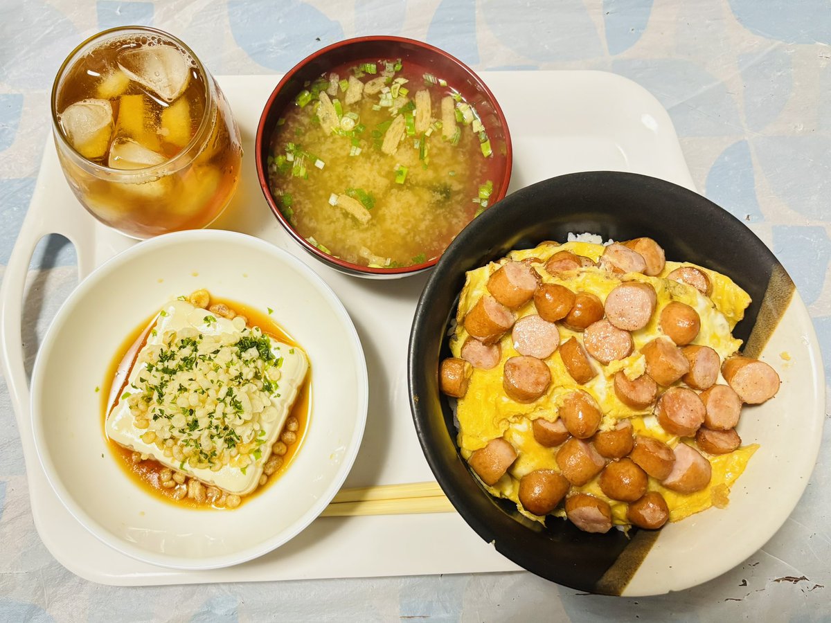 tomosakura11247's tweet photo. 今日の晩御飯🍚
ウインナーの卵とじ丼
みそしる お豆腐(ほぉちゃんのおすすめ)

 #ウインナーの卵とじ丼
 #みそしる
 #お豆腐
 #晩御飯
 #飯テロ

  #城戸さくら
 #谷川美月 @tamanegimigi 
 #谷川里桜菜 @tamanegihidari 
 #阿部穂乃香 @abechan_0603 https://t.co/2ScdtwWHnq
