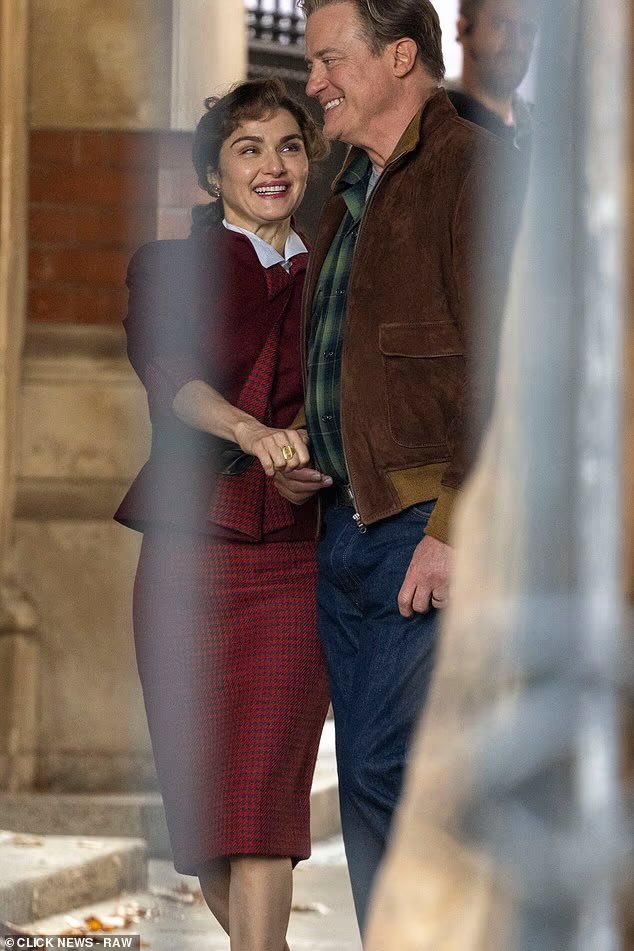 kiana_weisz's tweet photo. FIRST LOOK AT BRENDAN FRASER AND RACHEL WEISZ ON SET FOR THE MUMMY 4!! https://t.co/oN6ve6bTCK