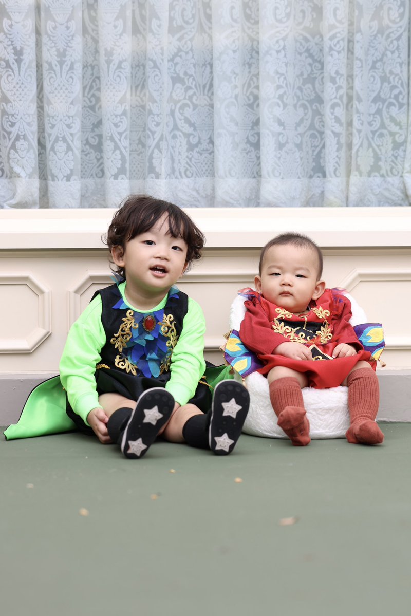 chichichi_0121's tweet photo. 後輩ができて嬉しいひよっこカラスダンサーと雰囲気は大御所なベビオウムダンサー https://t.co/kOqZ2zHCEW