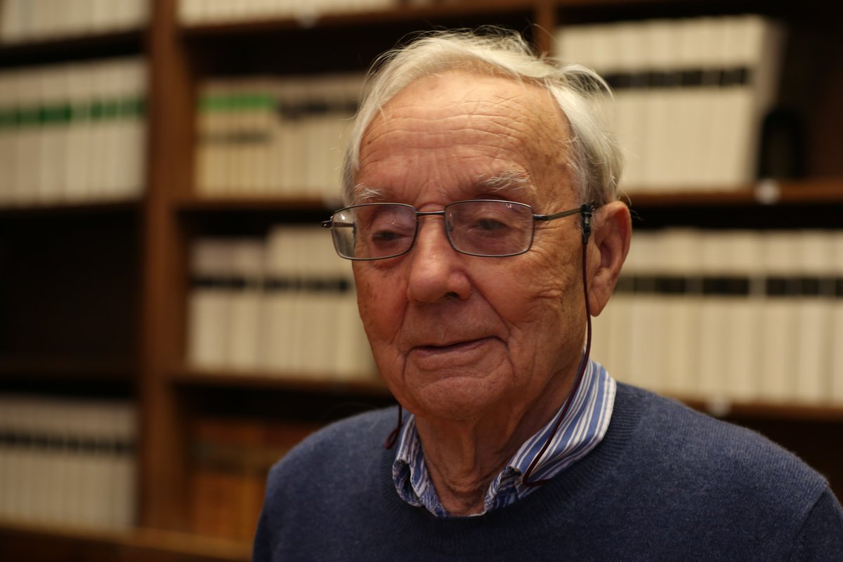 KtoUmarl's tweet photo. Pierre Adrien Joliot-Curie (94) – 🇫🇷 biochemik, profesor honorowy Collège de France, członek Francuskiej Akademii Nauk. Syn Irène i Frédérica Joliot-Curie, wnuk Marii Skłodowskiej-Curie i Pierre'a Curie. https://t.co/FFcEoprdns