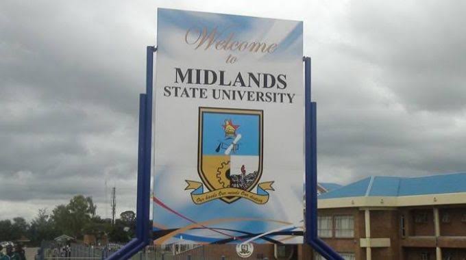AnesuMore's tweet photo. From lecture rooms to export markets. MSU is exporting sugar snap peas to the UK and Netherlands while developing other commercial ventures. Education 5.0 is connecting research with real business opportunities. @edmnangagwa @ZimTradeAlerts 
#NDS2 #AsakhiZim https://t.co/xpx2mYMIcv