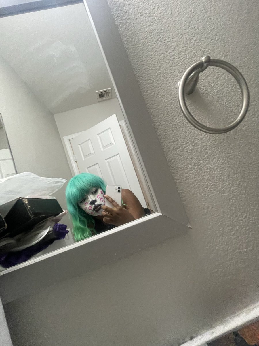 Piggyaayk's tweet photo. Face paint https://t.co/MPO8z0CSD9