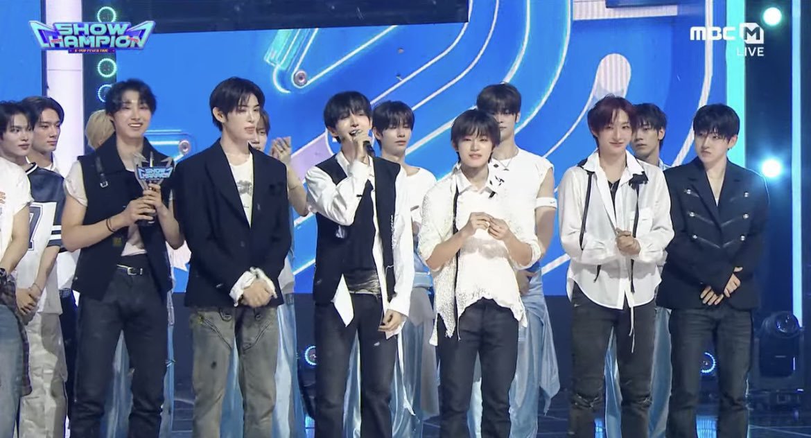 KJ_kpopfanboy95's tweet photo. 🏆 KickFlip takes 1st place on 'Show Champion' 261014, earning their 1st win for “Kick Off The Wall (feat. iann dior)”.
Congratulations to @kickflip_jype and #WeFlip! 🎉
#KickOffTheWall1stWin
#KickOffTheWall_1stWin #KickFlip5thWin
#KickFlip #킥플립 https://t.co/dp6T5FstqT
