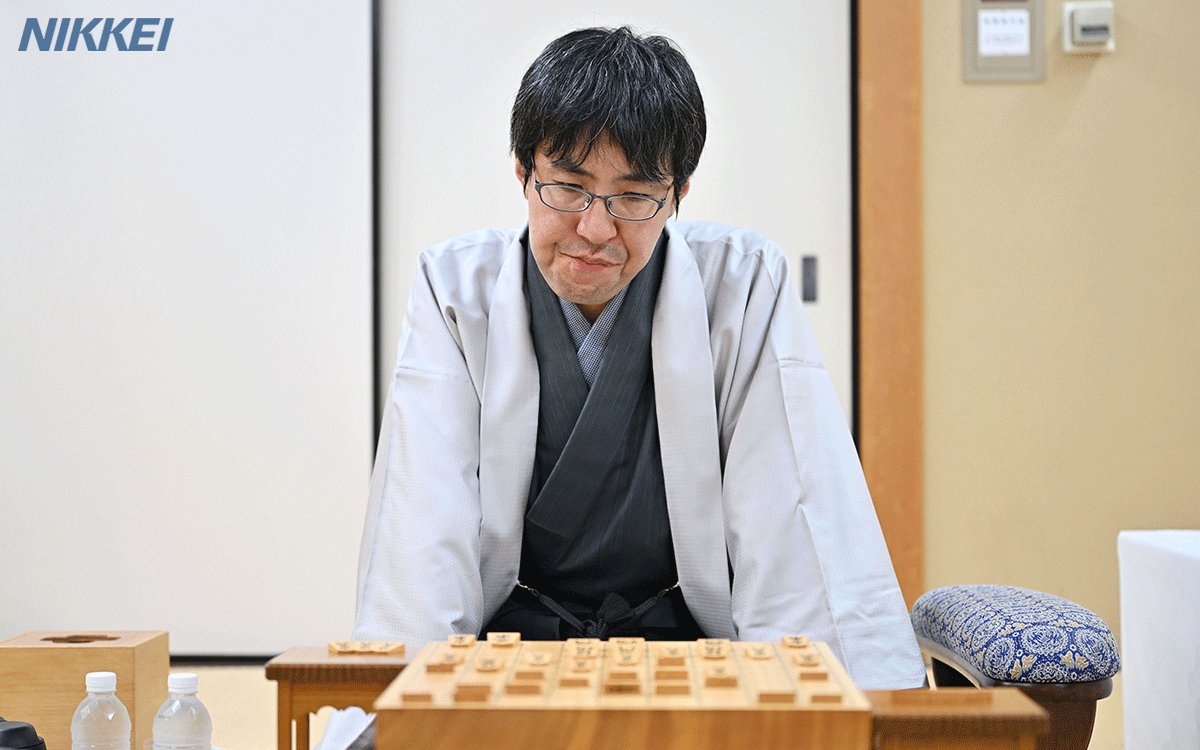 nikkeiphoto's tweet photo. ☖将棋王座戦 2勝2敗のタイ☗

▼振り返りタイムラインはこちら
https://t.co/FU6OB6Mnch

将棋王座戦五番勝負の第4局は、挑戦者の広瀬章人九段が伊藤匠王座を破り、対戦成績を2勝2敗のタイに戻しました。最終局は27日、甲府市の常磐ホテルで指されます＝釜江紗英 @kamae_nk、井上容 @inoue_nk 撮影 https://t.co/nEo0jVO98i