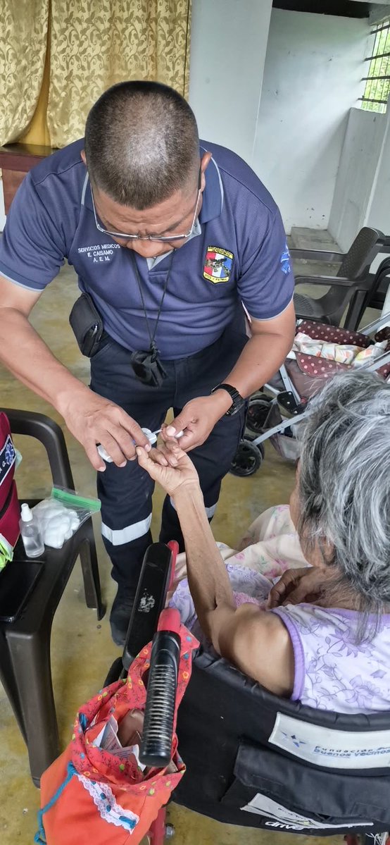 senafrontpanama's tweet photo. ¡TODOS POR PANAMÁ! 

En el marco de la Operación Juntos por Panamá, unidades de Servicios Médicos del SENAFRONT brindaron atención y evaluación de salud a personas damnificadas en la Iglesia de Cristo, en Chigoré, Penonomé, Coclé. https://t.co/e8cyMFjMAz