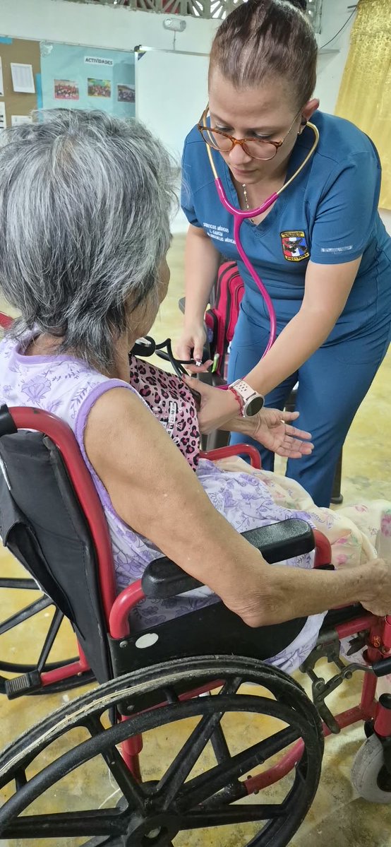 senafrontpanama's tweet photo. ¡TODOS POR PANAMÁ! 

En el marco de la Operación Juntos por Panamá, unidades de Servicios Médicos del SENAFRONT brindaron atención y evaluación de salud a personas damnificadas en la Iglesia de Cristo, en Chigoré, Penonomé, Coclé. https://t.co/e8cyMFjMAz