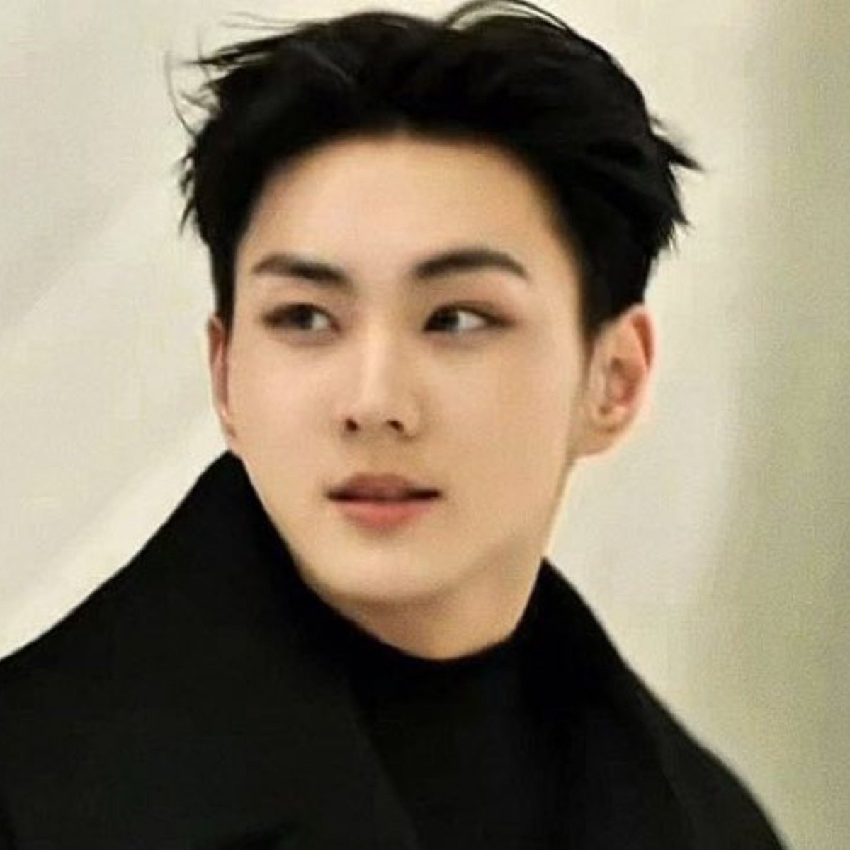 wonchusmom's tweet photo. The concept of having the best facecard to be on the thumbnail for D'FESTA, when your face is crossed out by greek gods or smt good, bc that face is INSANE. even raising the eyebrows is crazy, era totalmente obvio q lo pongan de portada no https://t.co/hVQPtczGM7