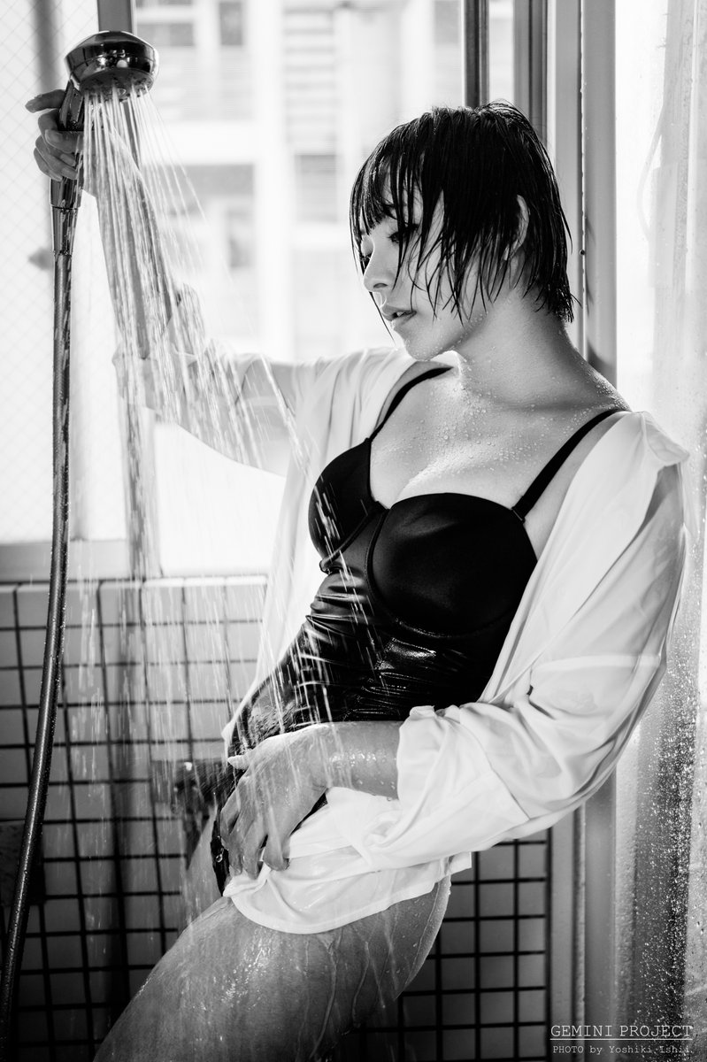 y_ici's tweet photo. Model : 佐野小波( @konami_new )

#ポートレート #portrait #モノクローム #LeicaQ343 https://t.co/ZujspaPo3S
