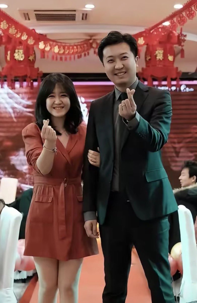 AIJING_345's tweet photo. 她的野心建立在被拖欠的员工发薪水上，一边花高价培养出道，一边拖欠员工薪水，家里完全有能力还钱的，不需要你出道还钱呀，想要不爱骂，不被抵制，aijing父母赶快还受害者的钱！另外那被你父母跑路导致一百六十多个没学上的孩子怎么办，你想过吗，你出道的光芒是建立在被害者的痛苦上的，快还钱 https://t.co/HOyGrnRfhm