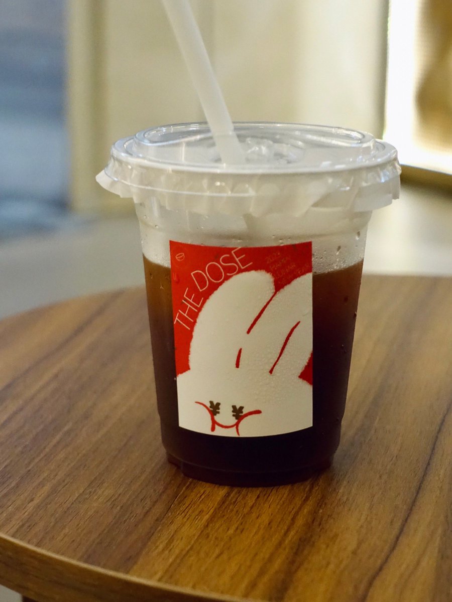 gi0797's tweet photo. [今日のカフェで、店主がおすすめのコーヒーを頼んだら、コーヒー豆の産地について思わず長々と語り始めて、周りの客が少し騒がしくなった]， https://t.co/Yj2dKReP1r
