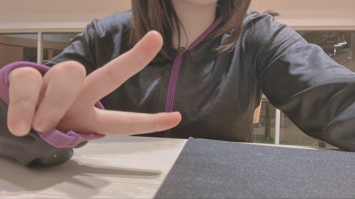 emma_minato's tweet photo. 勉強する

鼻水とまんない(￣^￣) https://t.co/uUTRchkret